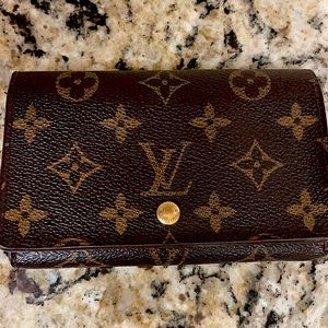Louis Vuitton monogram bifold wallet